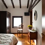 Chiaro Di Luna Bed & Breakfast 3*