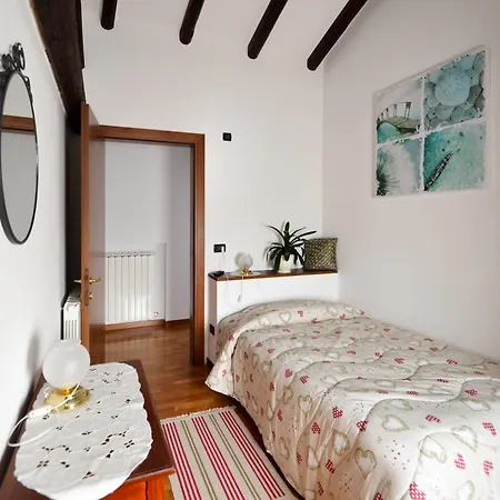 Chiaro Di Luna Nocleg ze śniadaniem 3*