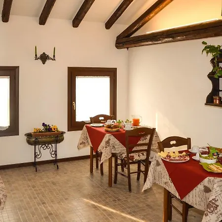 Chiaro Di Luna Nocleg ze śniadaniem 3*