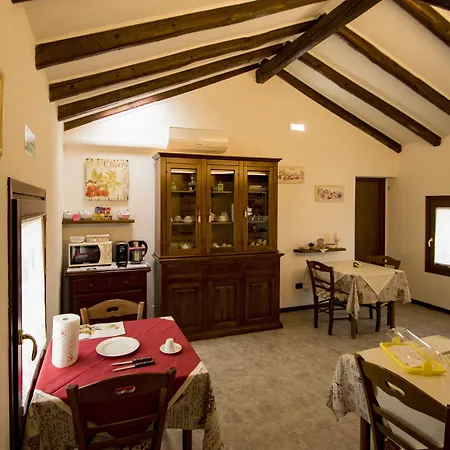 Chiaro Di Luna Nocleg ze śniadaniem 3*