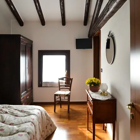 Chiaro Di Luna Nocleg ze śniadaniem 3*