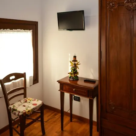 Chiaro Di Luna Nocleg ze śniadaniem 3*